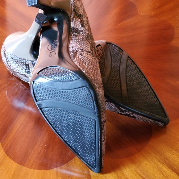 Alfani Snakeskin Design Heels - Picture 4 of 4